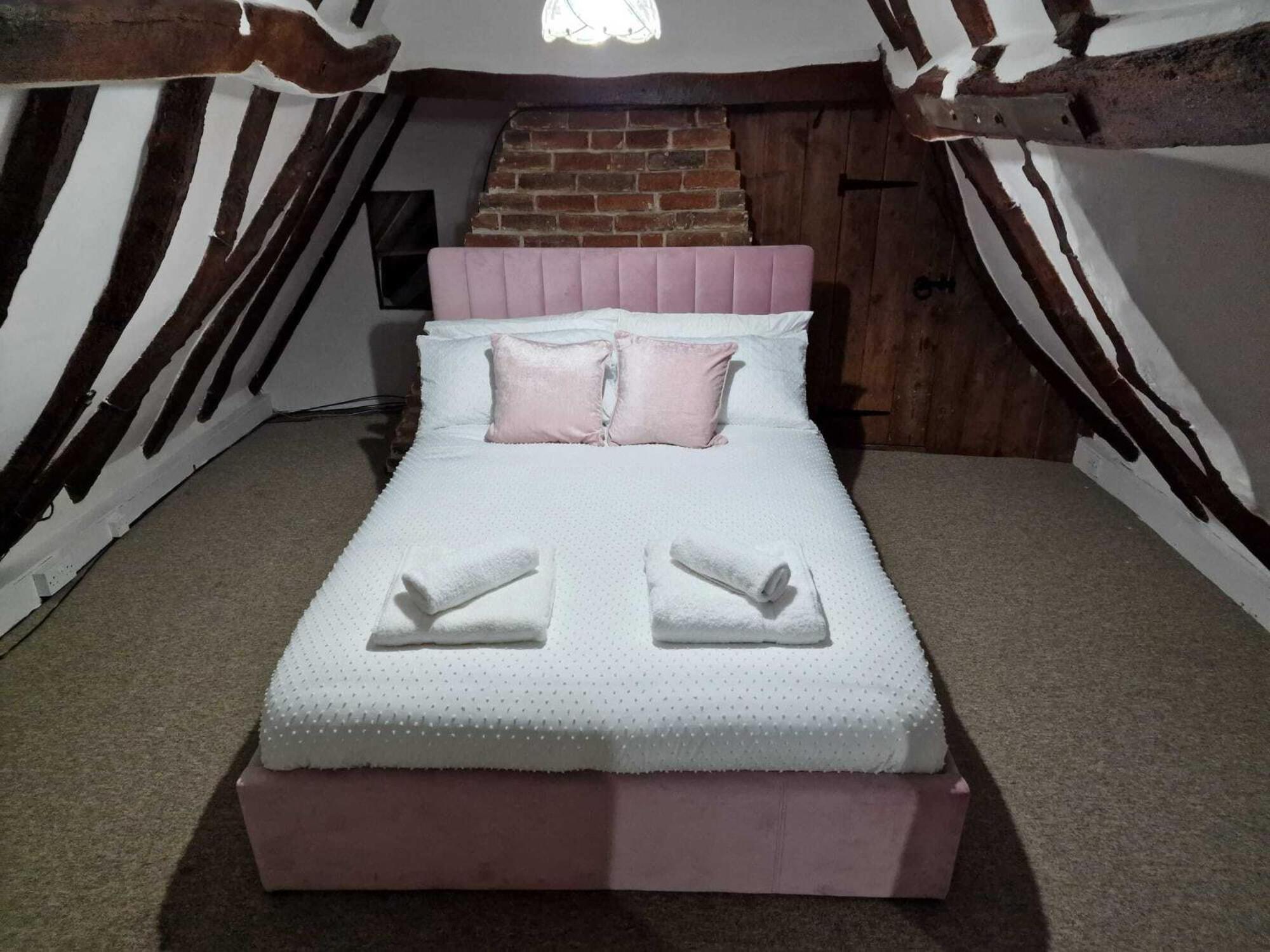 Hundon Two Bedroom Grade Ll Cottage At Az Luxury Stays Honey Horsefield With Wifi And Free Parking מראה חיצוני תמונה