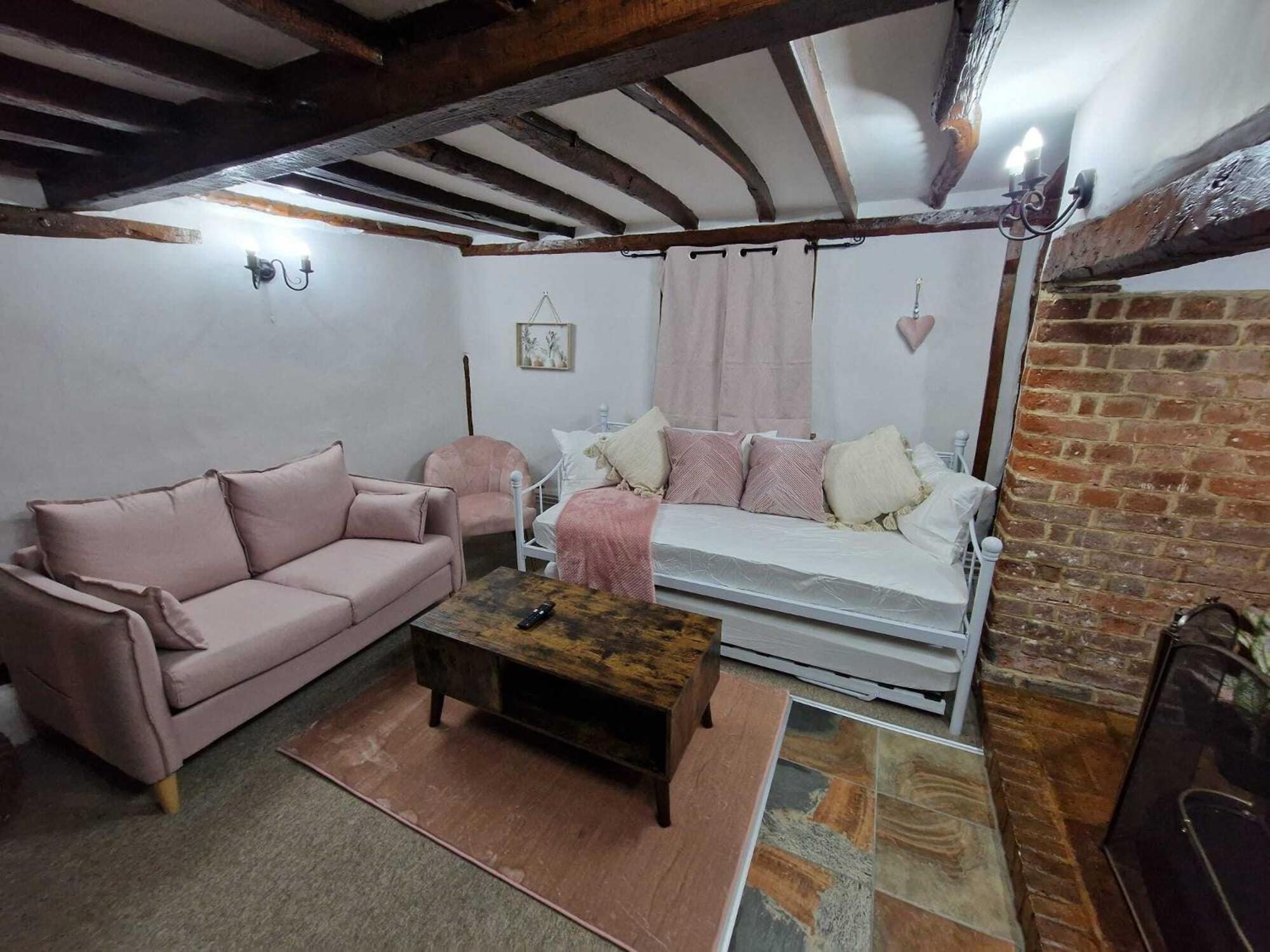 Hundon Two Bedroom Grade Ll Cottage At Az Luxury Stays Honey Horsefield With Wifi And Free Parking מראה חיצוני תמונה