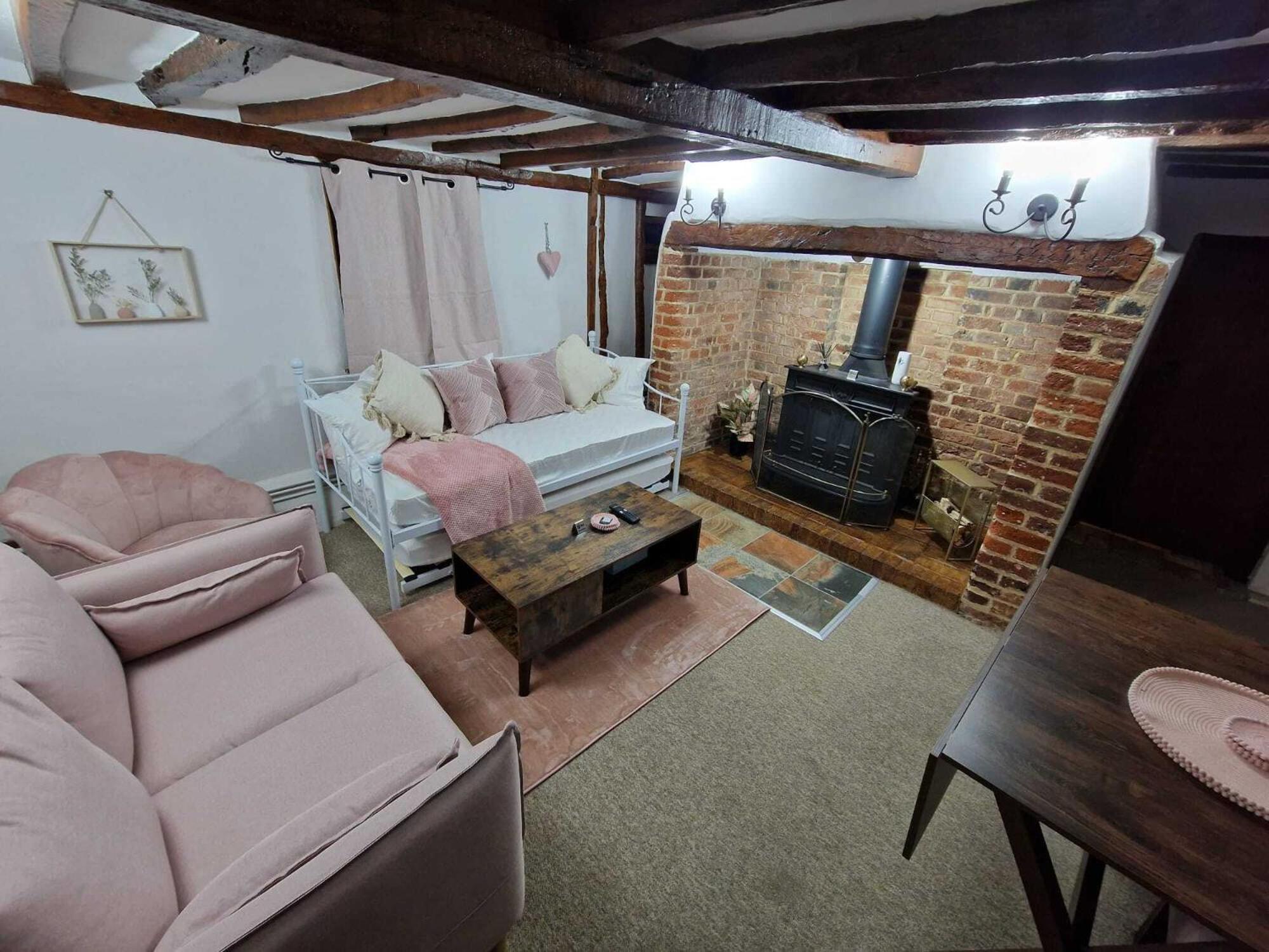 Hundon Two Bedroom Grade Ll Cottage At Az Luxury Stays Honey Horsefield With Wifi And Free Parking מראה חיצוני תמונה